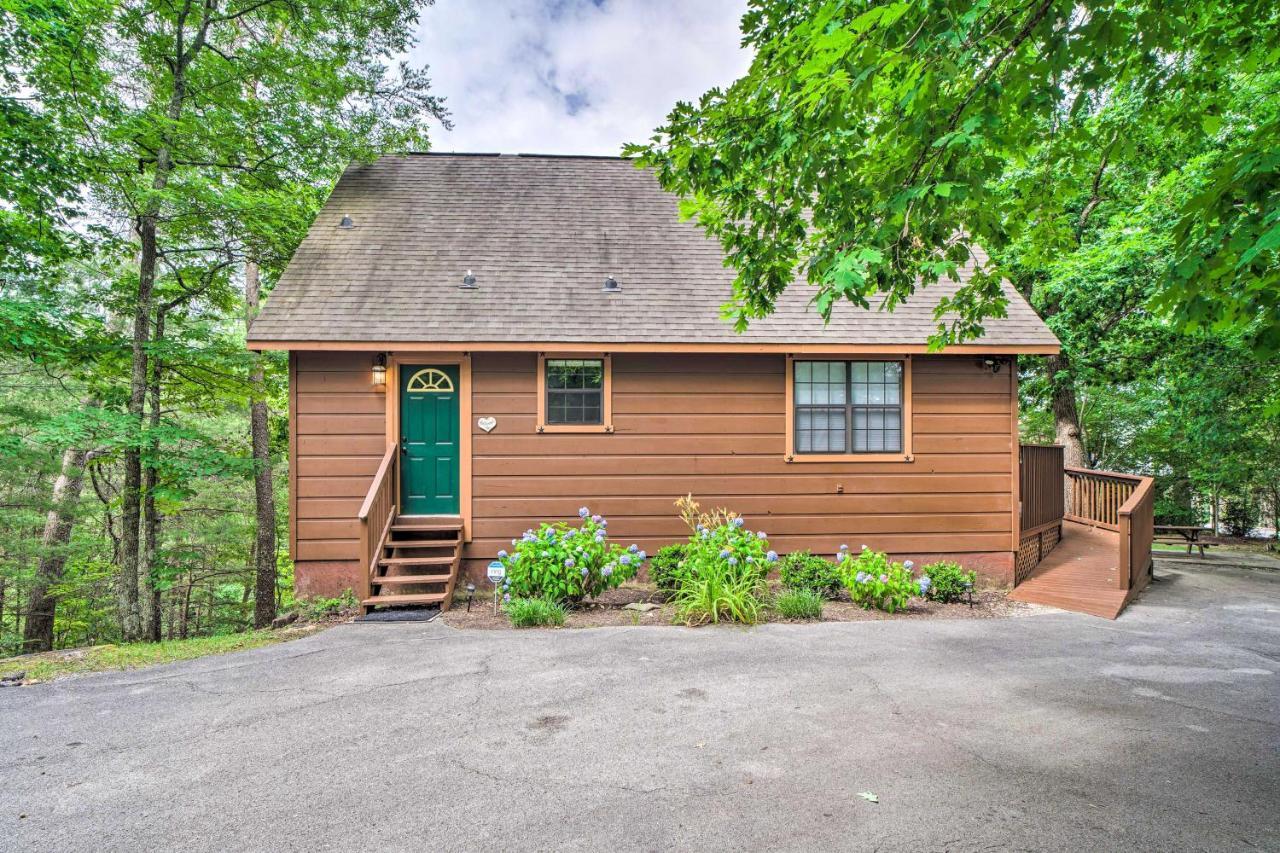Central Sevierville Cabin With Hot Tub And Views! Exterior foto