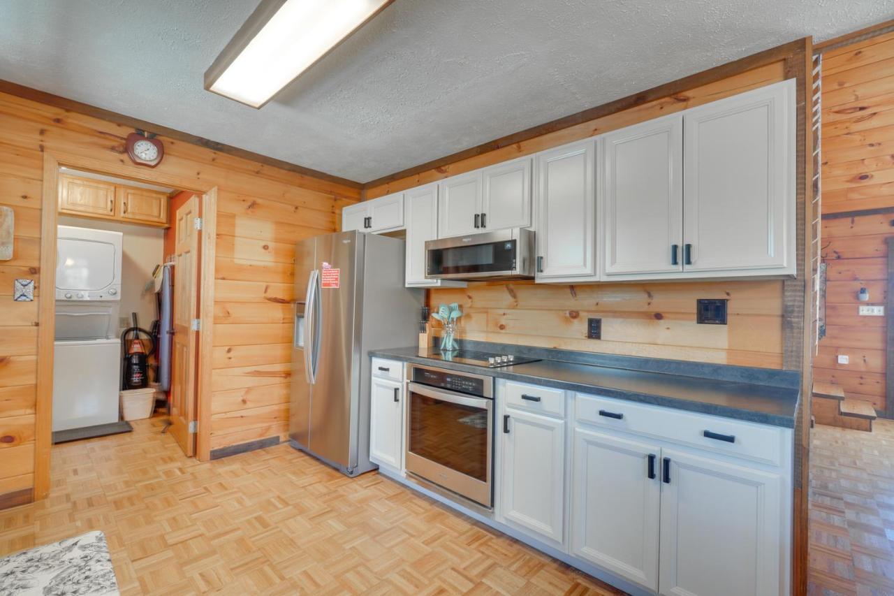 Central Sevierville Cabin With Hot Tub And Views! Exterior foto
