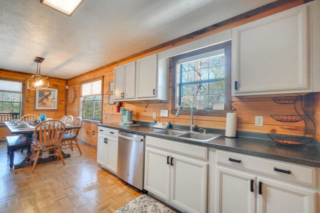 Central Sevierville Cabin With Hot Tub And Views! Exterior foto