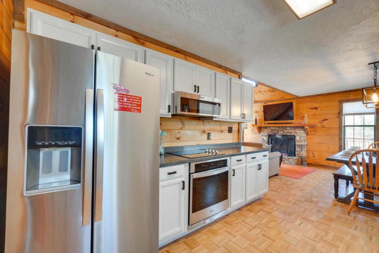 Central Sevierville Cabin With Hot Tub And Views! Exterior foto